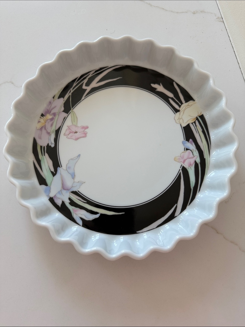 Vintage Mikasa Charisma Black Ultra Ceramic Bake & Serve UP025 Fluted Dish 8”